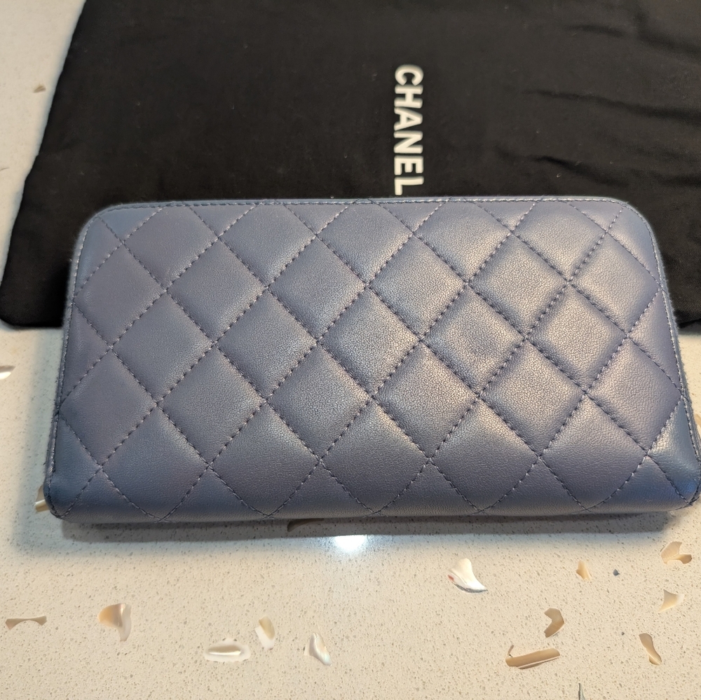 Chanel Continental Wallet - Picture 2 of 10